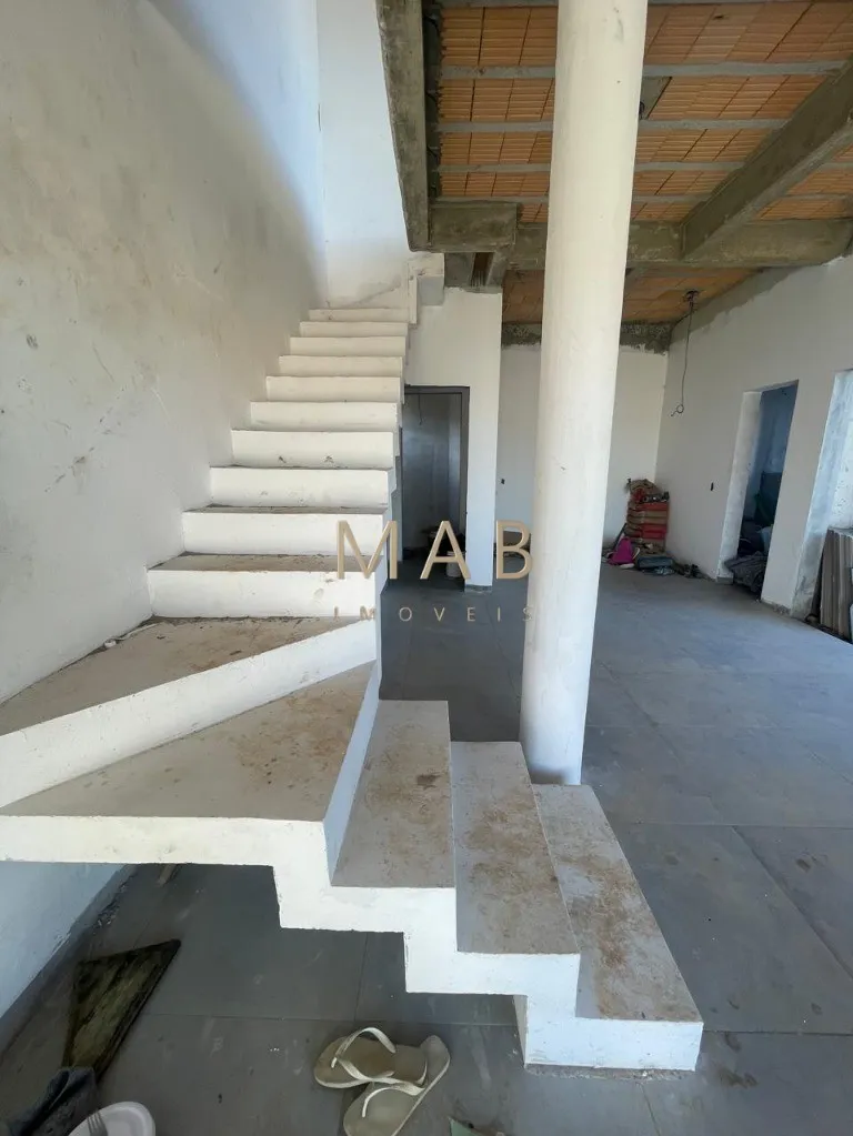 Imagem Espetacular casa à venda em Florianópolis-SC, no bairro Ingleses! 3 quartos sendo 2 suítes, 3 salas, 4 banheiros, 3 vagas de garagem, 326,00m².