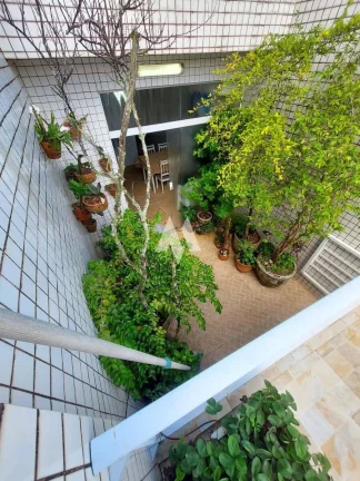 Imagem Casa triplex com piscina á venda em Santos