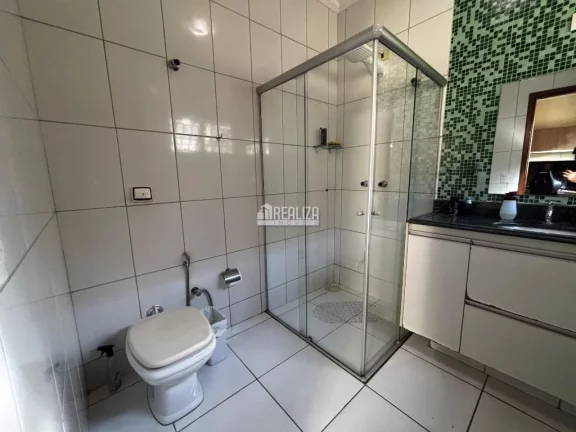 Imagem Casa à venda no bairro Estados Unidos em Uberaba - 3 dormitórios, 2 suítes, 3 garagens