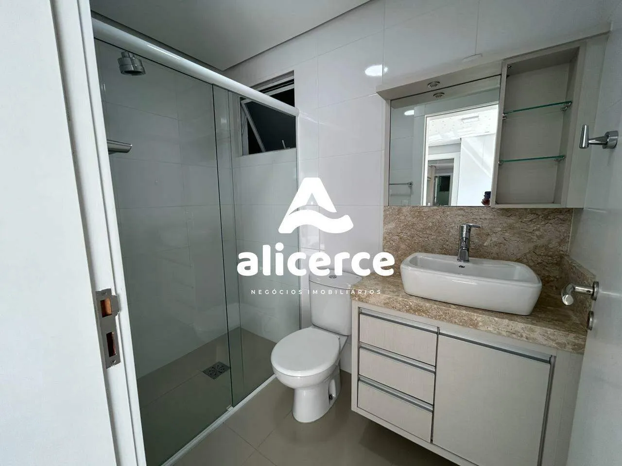 Imagem Apartamento Duplex à venda com 129m² l 3 quartos l 3 suítes l Vista Mar l Estreito - Florianópolis/SC