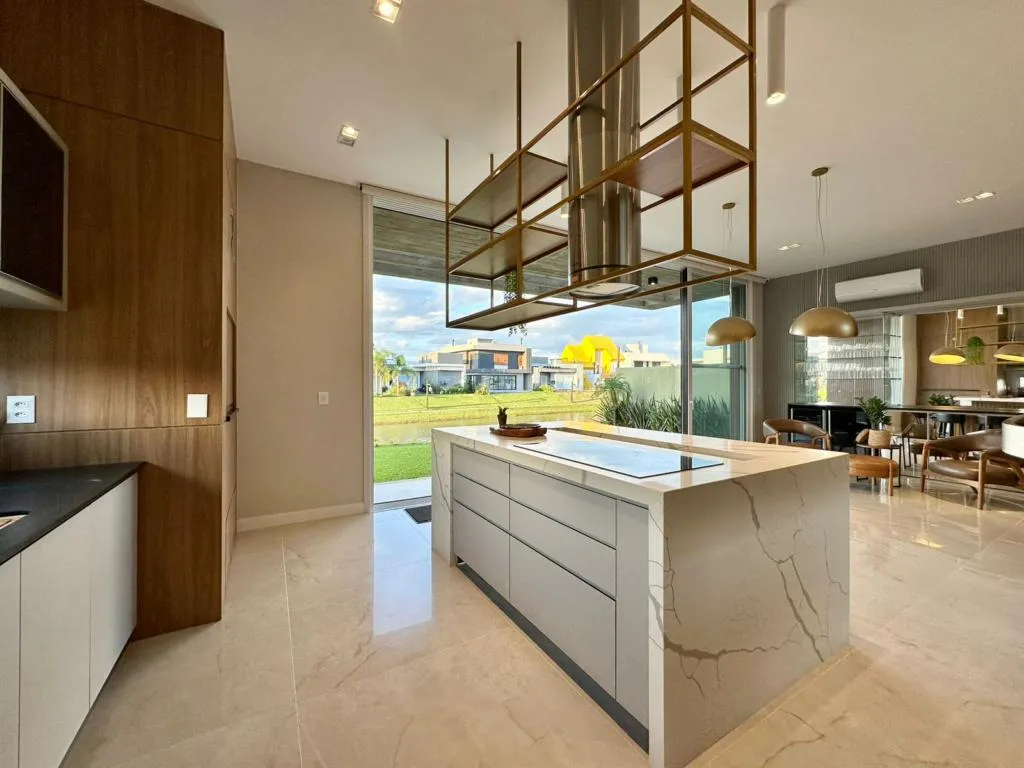 Imagem Casa em Condominio 5 Dormitórios - Bairro --