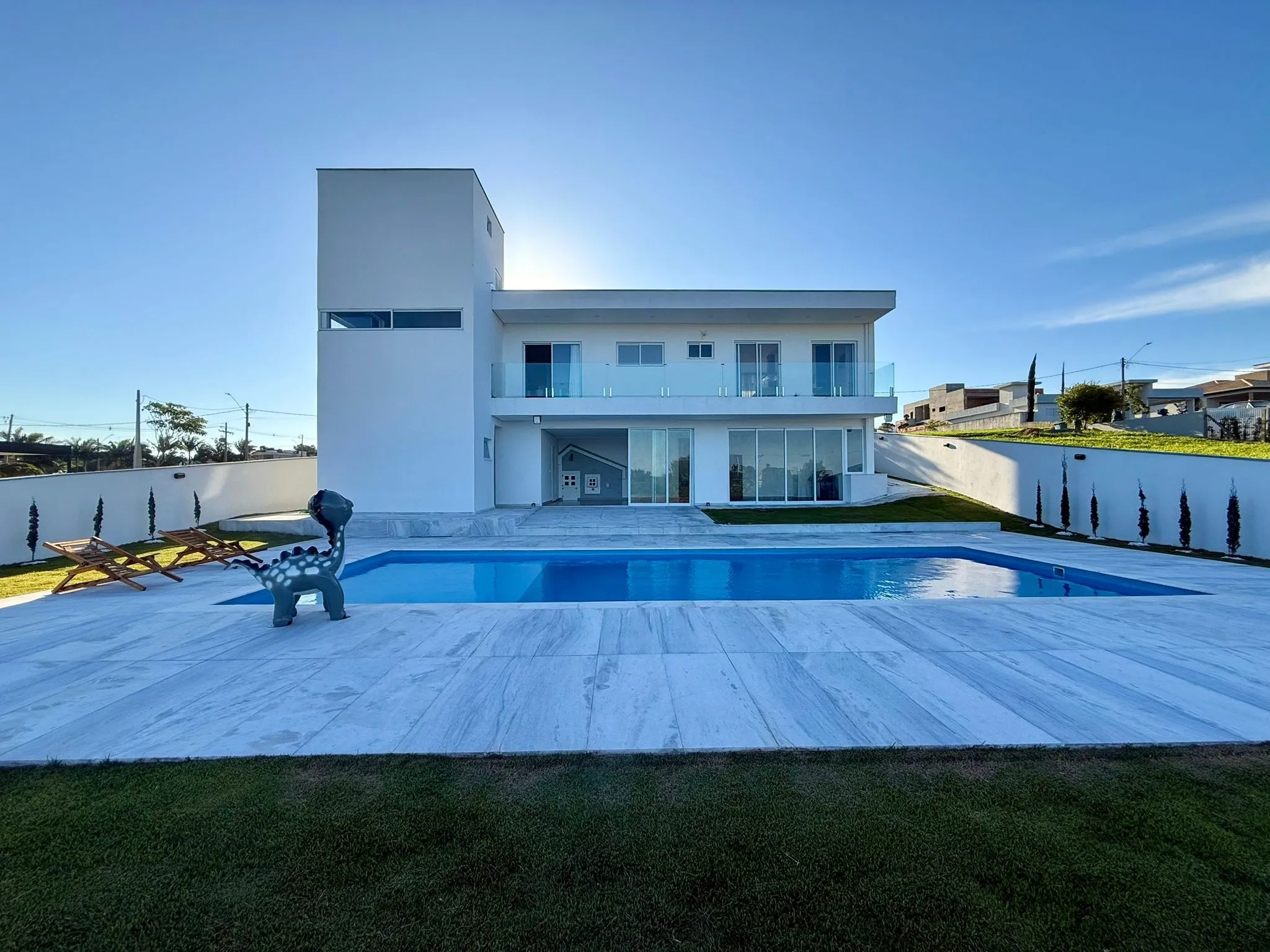 Imagem Espetacular residência de alto padrão à venda em condomínio de Araçoiaba da Serra-SP, no Village Araçoiaba: 4 quartos, 3 suítes, 3 salas, 4 banheiros, 4 vagas de garagem e 367,60 m².
