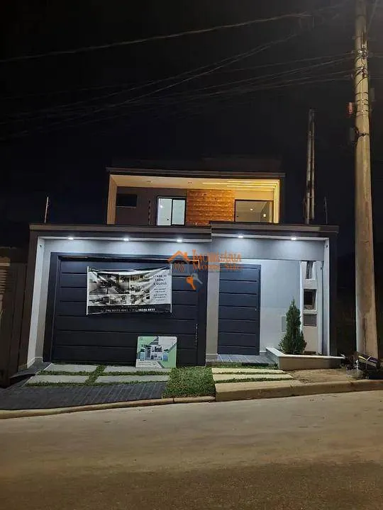 Imagem Casa com 3 dormitórios à venda, 140 m² por R$ 1.100.000,00 - Aeroporto - Guarulhos/SP