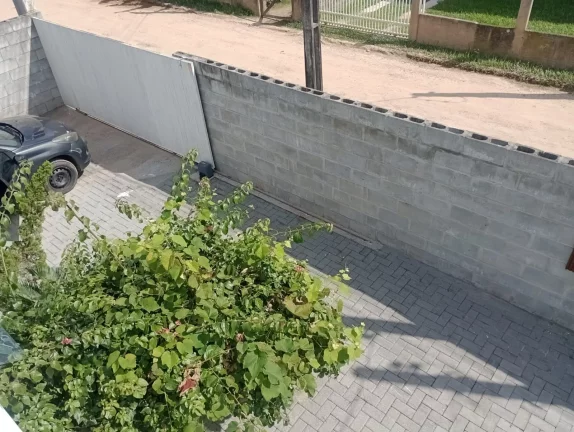 Imagem Casa robusta e bem localizada em Garopaba: ideal para quem ama natureza e conforto.
