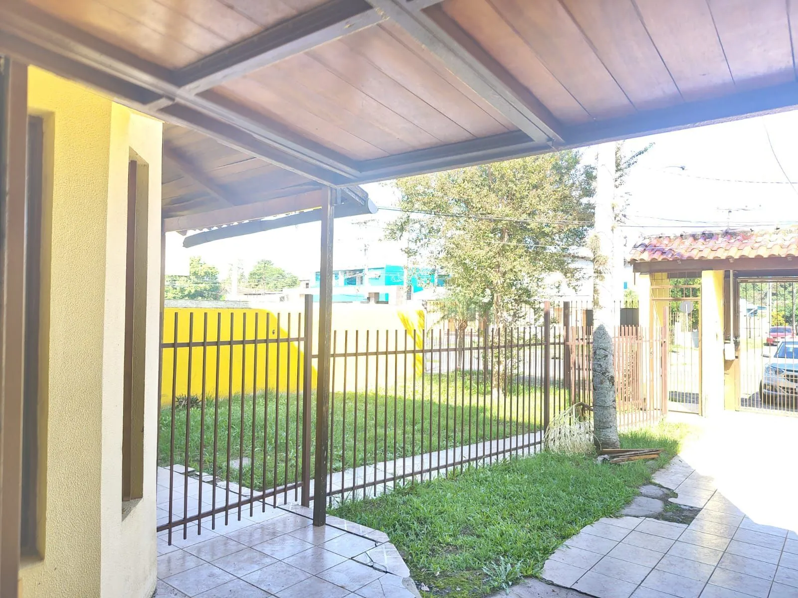 Imagem Casa de 4 dormitórios, 1 suíte e 4 vagas de garagem no bairro Cavalhada.