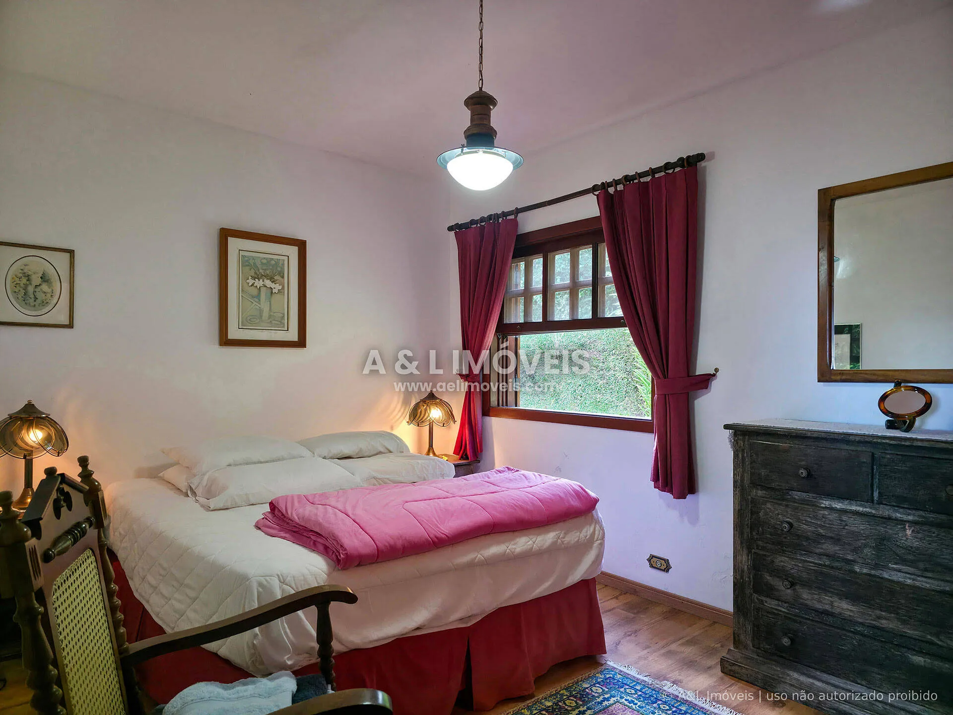 Imagem Casa Alpina em Campos do Jordão | Vila Natal, 278 m², Lareira e Vista