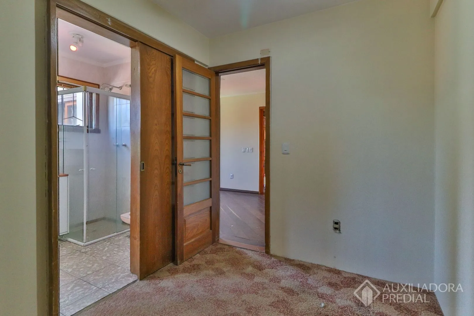Imagem Excelente casa com 5 dormitórios no bairro Cristal