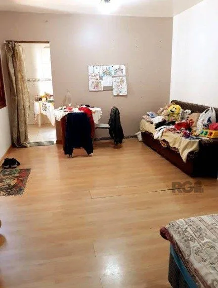 Imagem Casa para Venda - 200m², 5 dormitórios, sendo 1 suites, 4 vagas - Glória