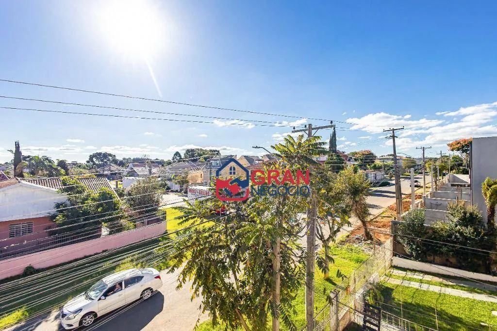 Imagem Sobrado com 3 suítes em Santa Felicidade