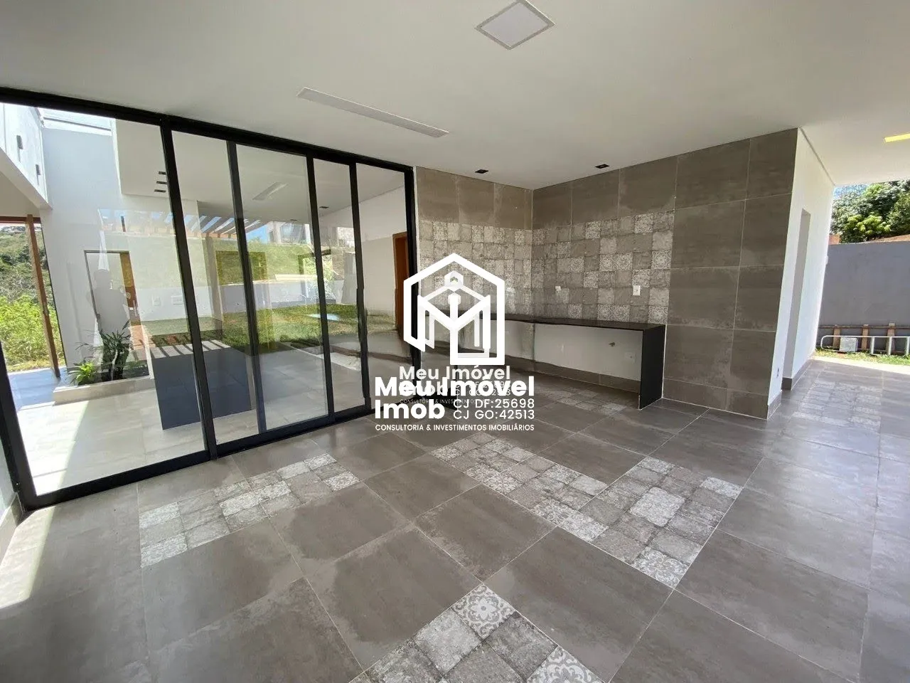 Imagem Casa 4 Quartos 2 Suítes 2 Vagas Lt 800m² Útil 260m²