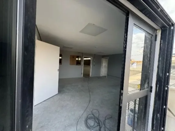 Imagem Galpão Industrial de Alto Padrão para Locação em Sorocaba-SP, Bairro Iporanga: 5 Salas, 5 Banheiros, 5 Vagas de Garagem, 3.000m².