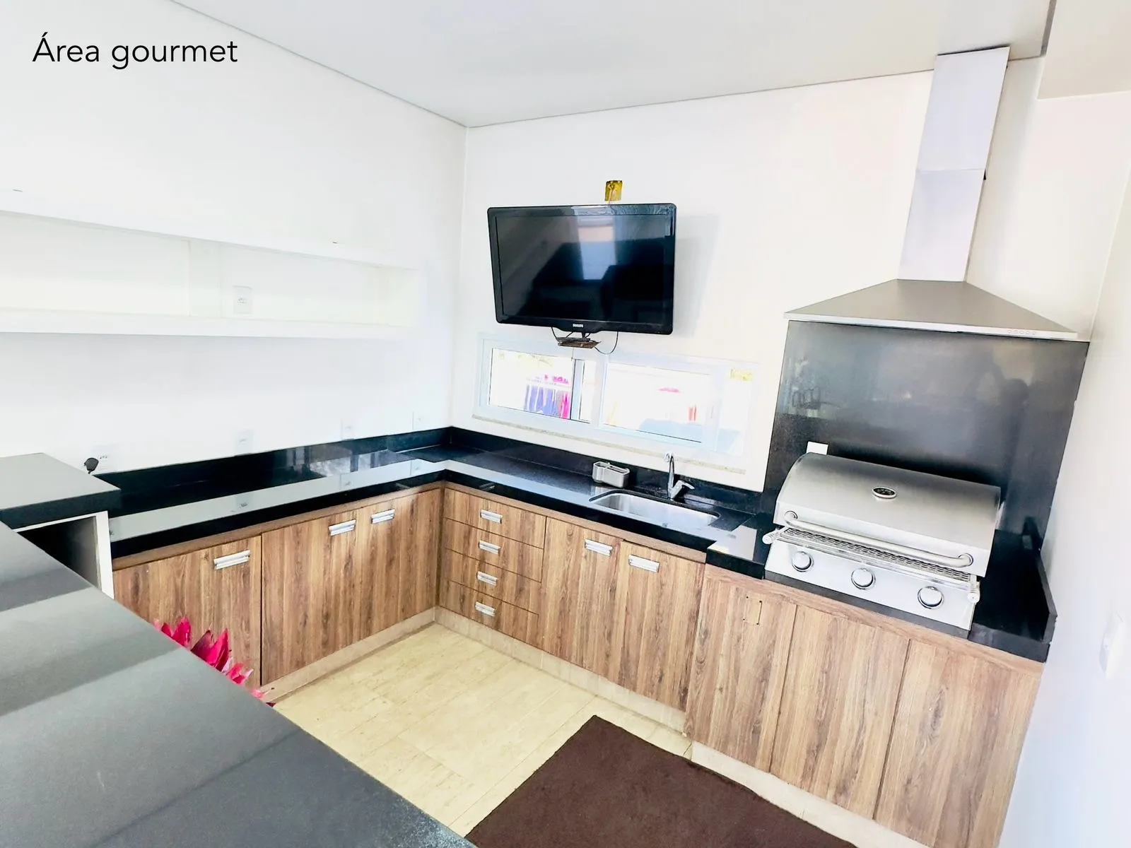 Imagem Mansão de Luxo no Condomínio Bosques do Junqueira - 5 Quartos, Piscina e Área Gourmet