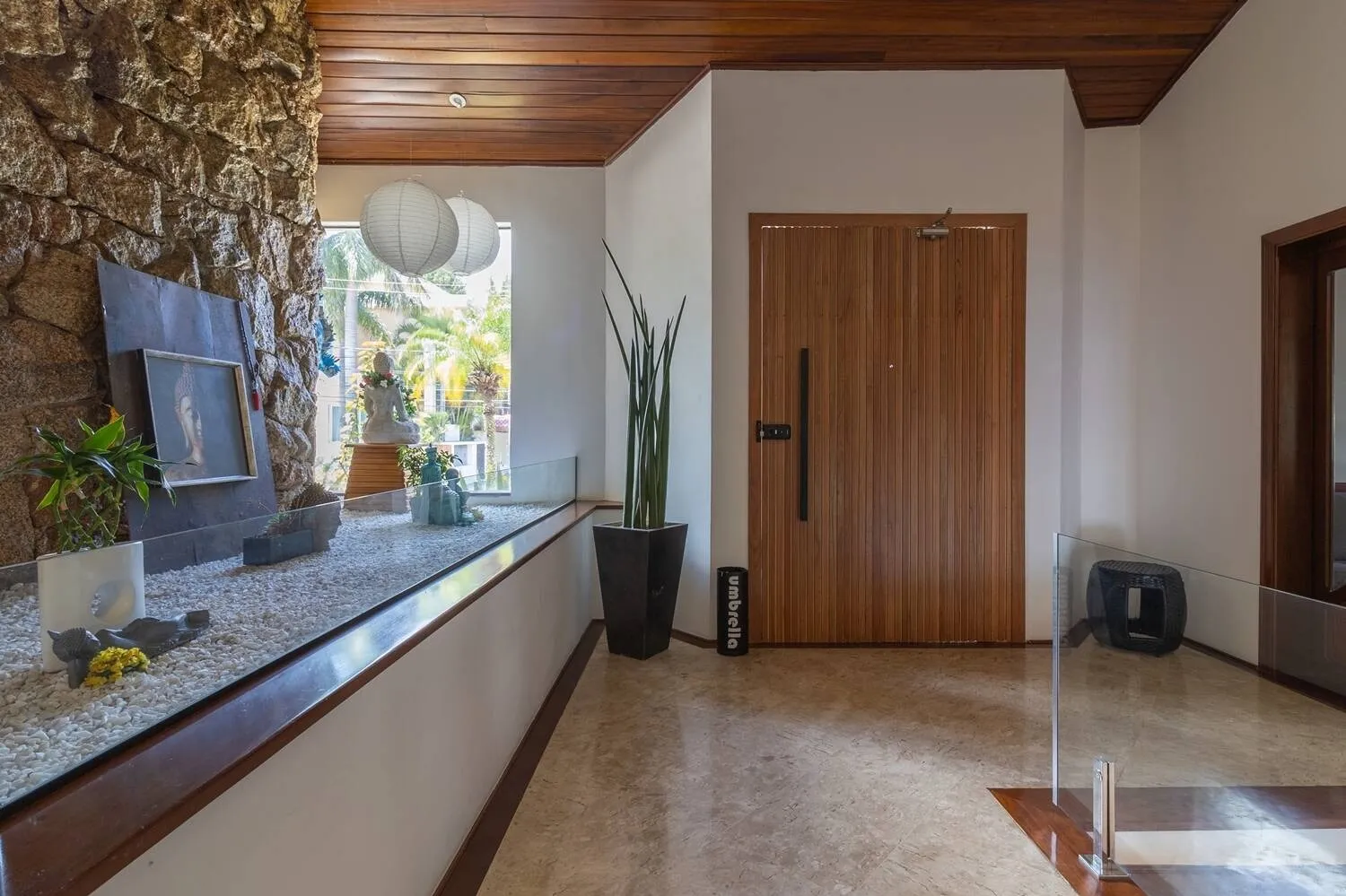 Imagem Casa de Luxo Modernizada em Alphaville ? Privacidade, Conforto e Sustentabilidade