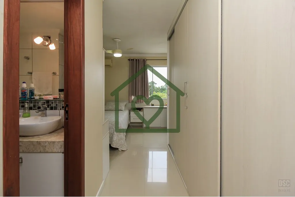 Imagem Excelente Oportunidade de sobrado com frente leste e fundos oeste, piso de porcelanato, escadas reve...