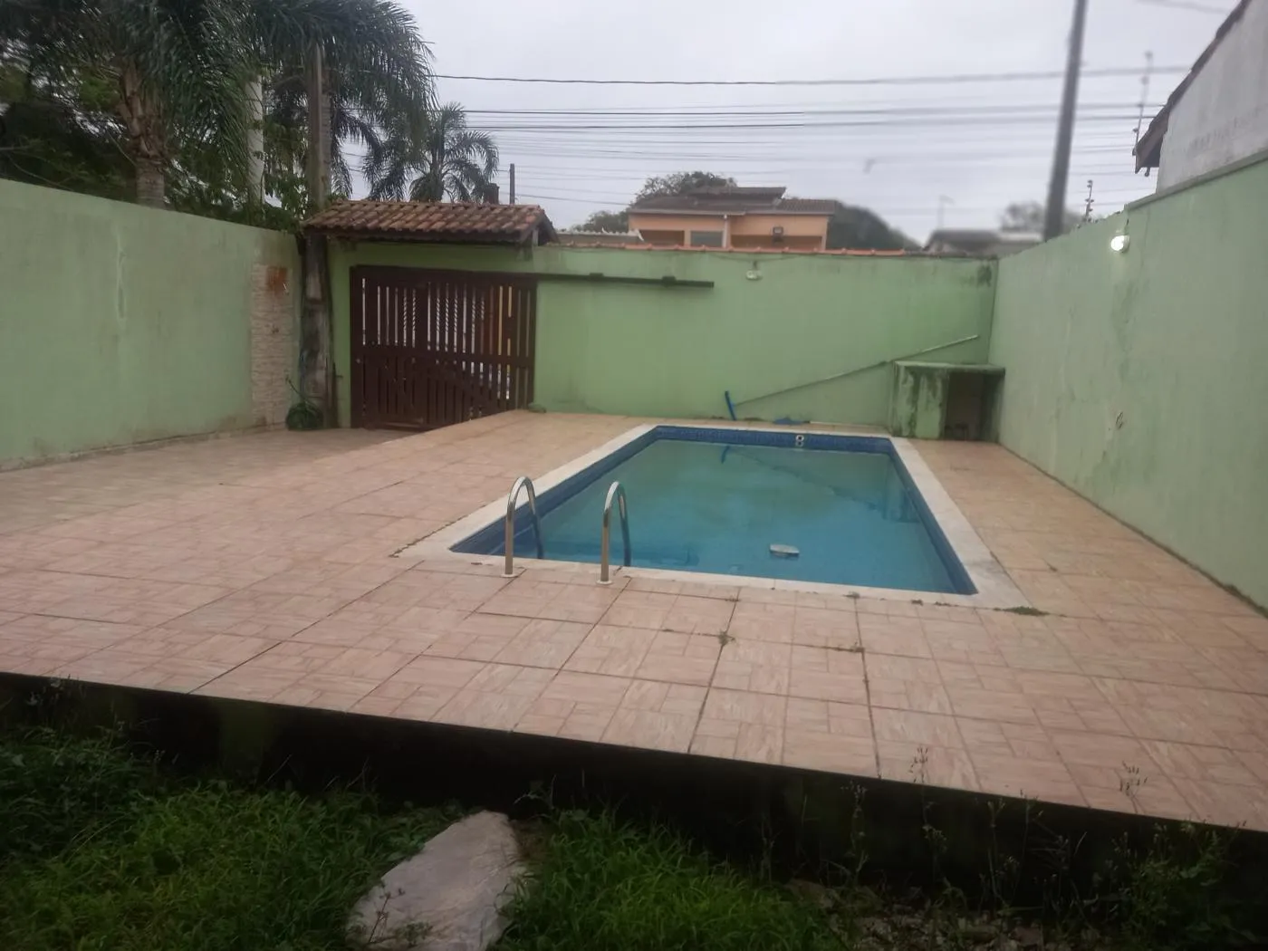 Imagem Casa para Venda em Itanhaém, Balneário Califórnia, 2 dormitórios, 2 suítes, 2 banheiros, 4 vagas