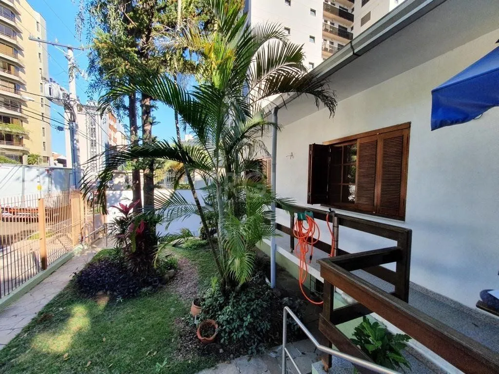 Imagem Casa para Venda - 250m², 4 dormitórios, sendo 1 suites, 4 vagas - Centro