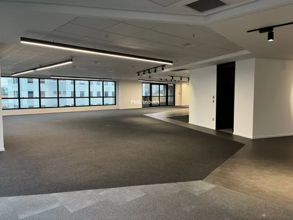 Imagem Conjunto comercial com 1.354m² para locação em Alphaville.