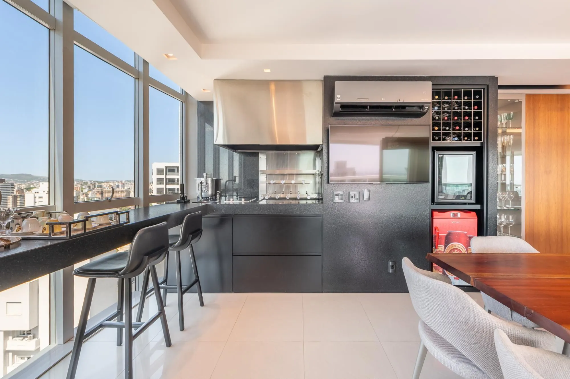 Imagem Apartamento com 204m², 3 dorm, 5 vagas no Petrópolis
