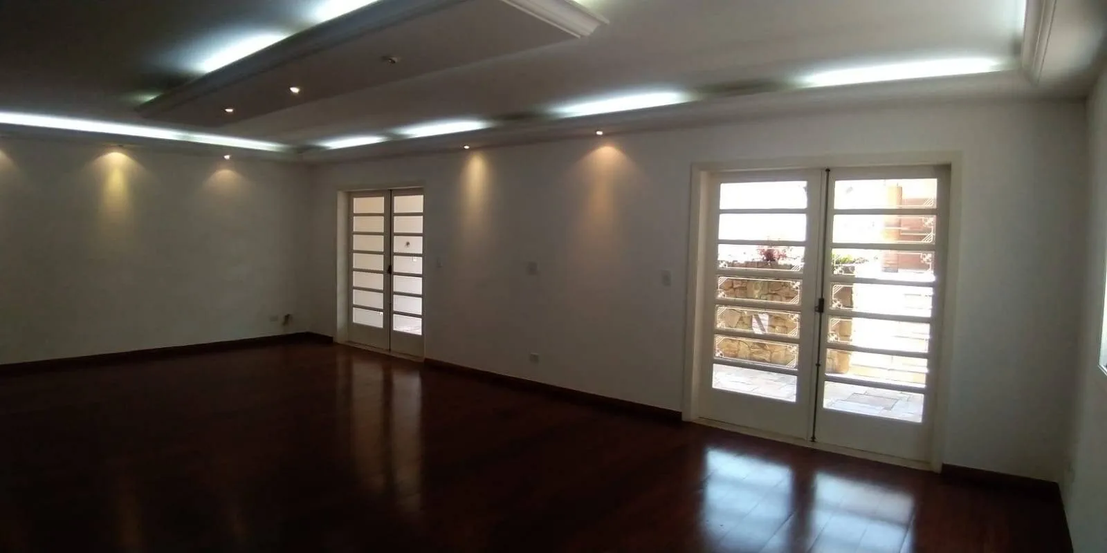 Imagem Casa Luxuosa em Alphaville 5 - Santana de Parnaíba/SP, Frente à Praça, Com 4 Quartos e Lazer Completo