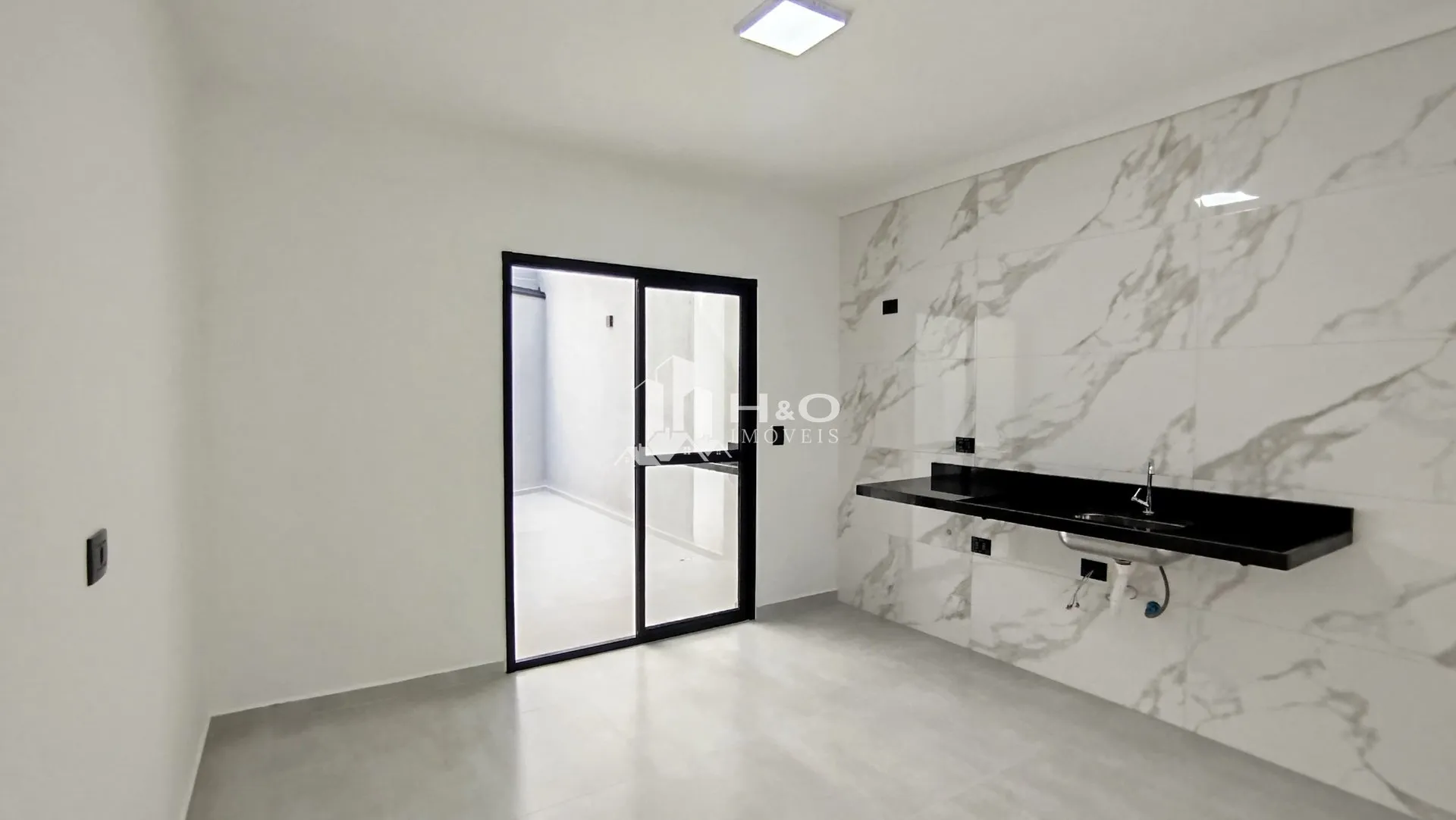 Imagem Sobrado Frontal à Venda - 3 Dormitórios (1 Suíte) - Acabamento em Porcelanato! BAIRRO JARDIM BRASILIA