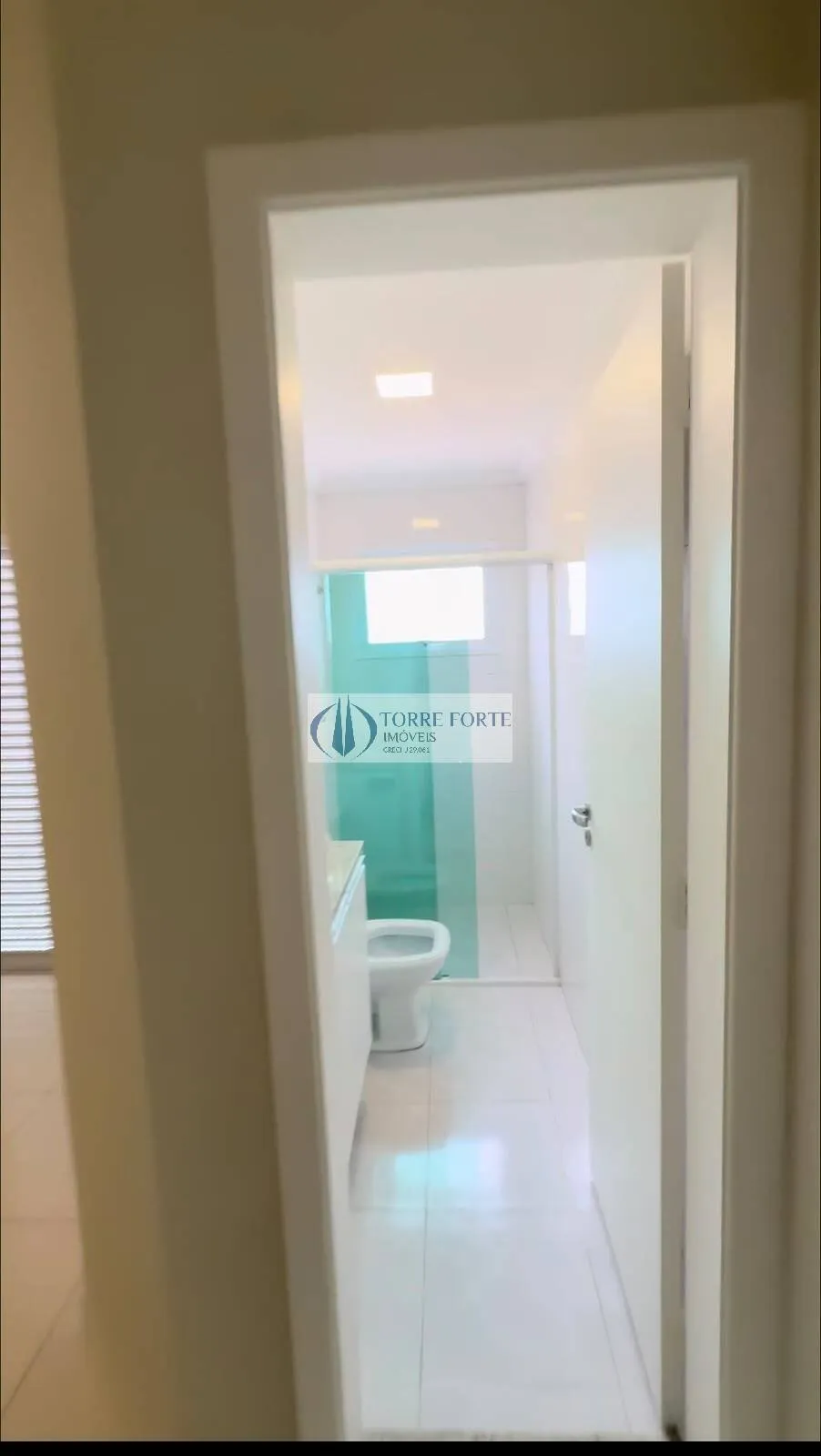 Imagem Lindo apartamento amplo, 2 dormitórios (1 suíte), 1 vaga , quintal privado.
