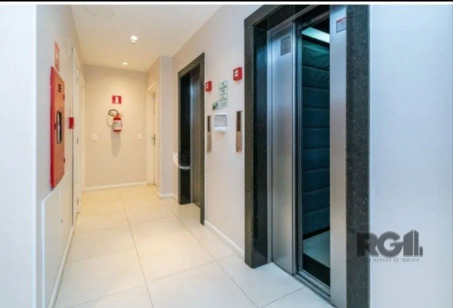 Imagem Apartamento com 75m² privativos, 3 dormitórios sendo 1 suíte, living dois ambientes, imóvel arejado e iluminado.