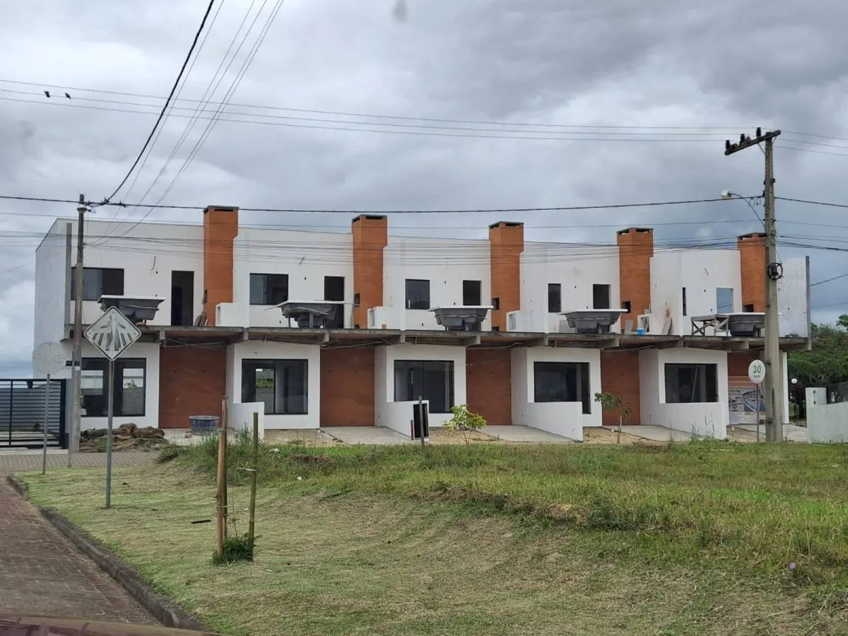 Imagem Sobrado com 2 quartos, 125m2, à venda em Passo de Torres