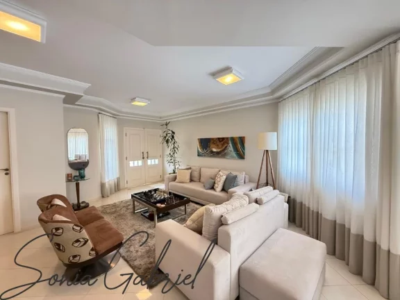 Imagem Espetacular Casa em Condomínio à Venda em Vinhedo-SP - Condomínio Marambaia - 4 Quartos, 2 Suítes, 3 Salas, 5 Banheiros, 4 Vagas de Garagem, 530,14 m².