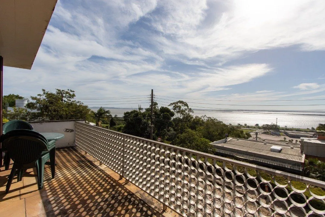 Imagem Casa com 724 m² privativos, 4 dormitórios sendo 4 suítes, 6 vagas sendo 3 cobertas