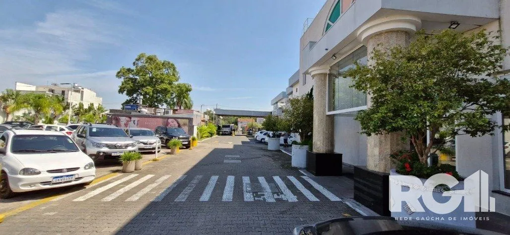 Imagem Sobrado com três dormitórios no Condoínio Residência Jardim Verde Ipanema.