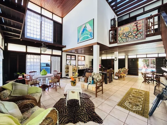 Imagem Imponente casa à venda em Riviera de São Lourenço Módulo 20: 5 quartos, 2 suítes, 3 salas, 4 vagas, 317m² de área.