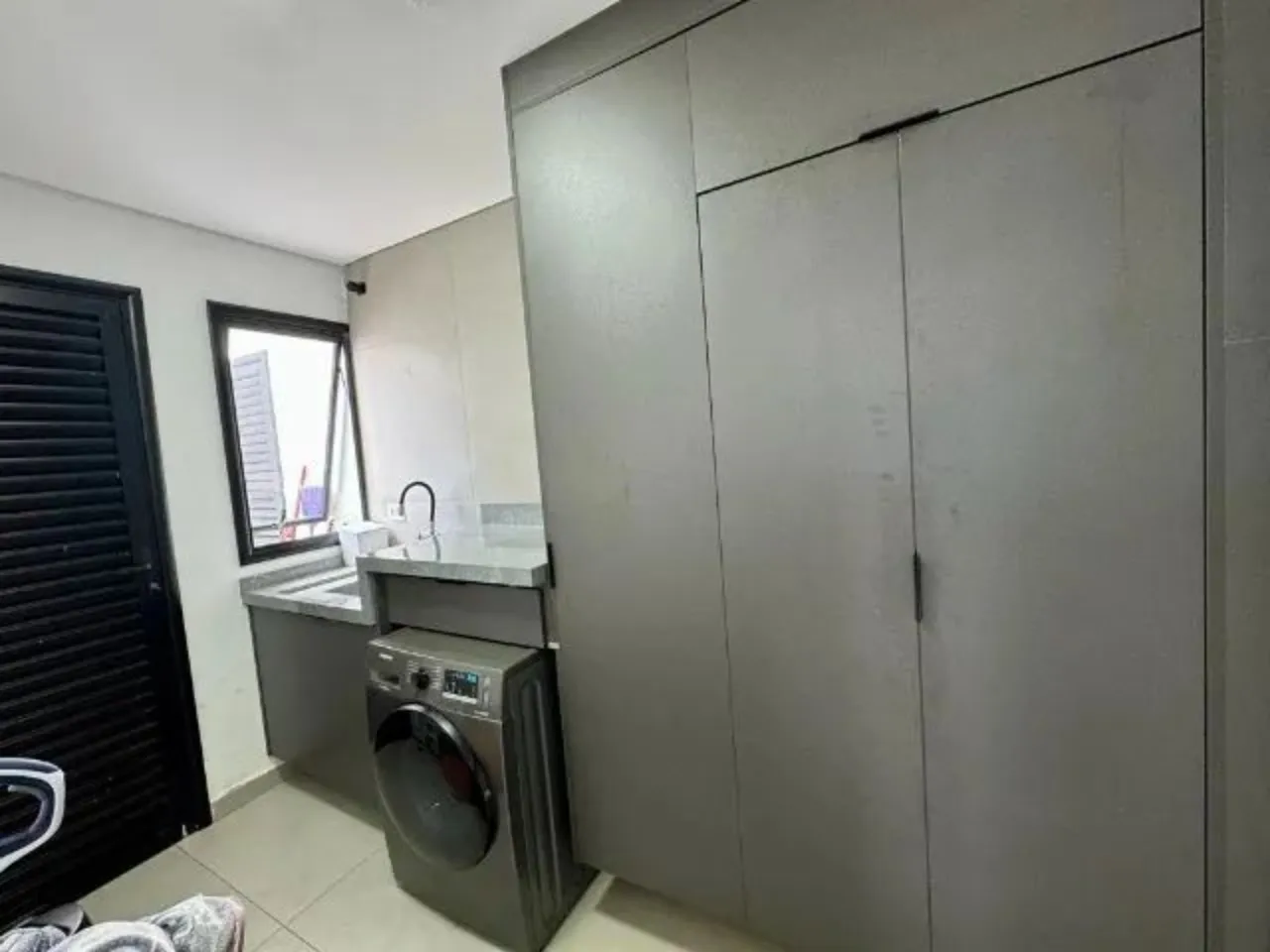 Imagem Casa em condomínio de luxo com 3 quartos e 4 vagas em Sorocaba-SP, Loteamento Dinorá Rosa. Confira!