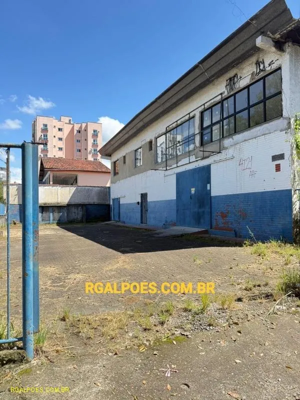 Imagem Galpão para Locação em RESENDE, JARDIM TROPICAL, 2 banheiros