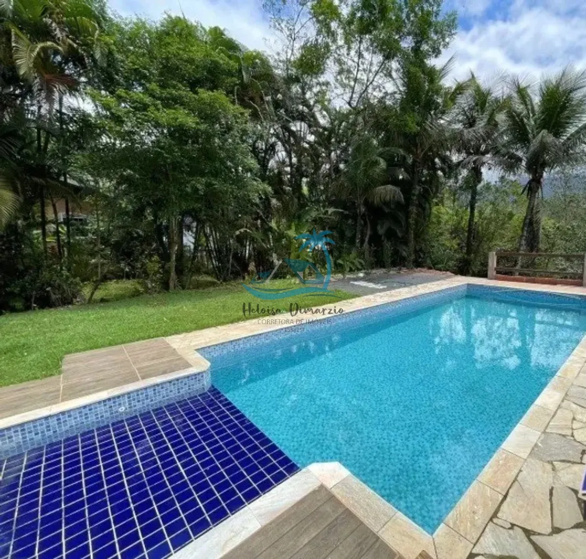 Imagem Casa de alto padrão à venda em condomínio fechado (Jardim Costa Azul) em Ubatuba