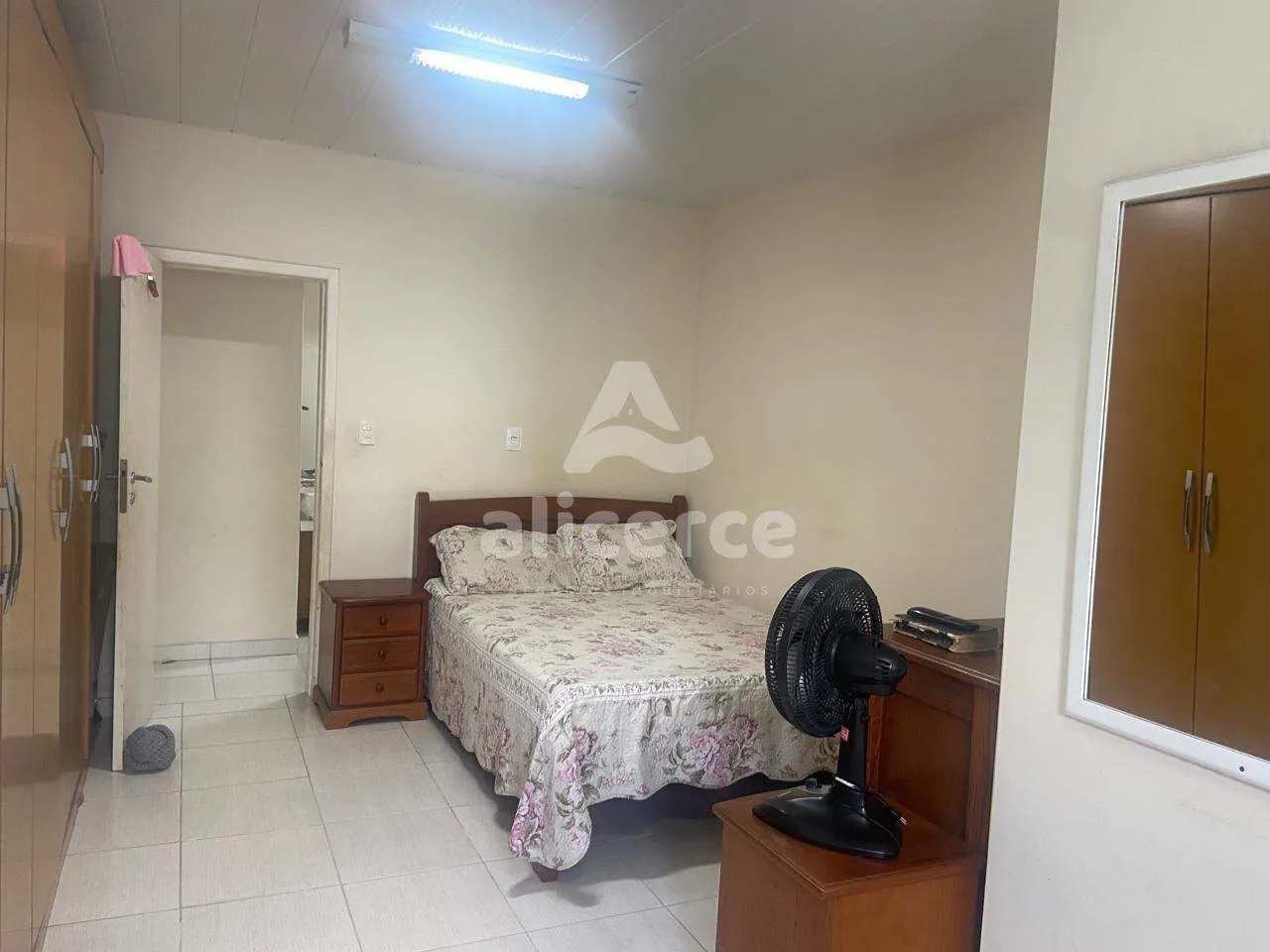 Imagem Excelente oportunidade Casa com terreno com 432 m² e 02 Salas comerciais - Florianópolis!