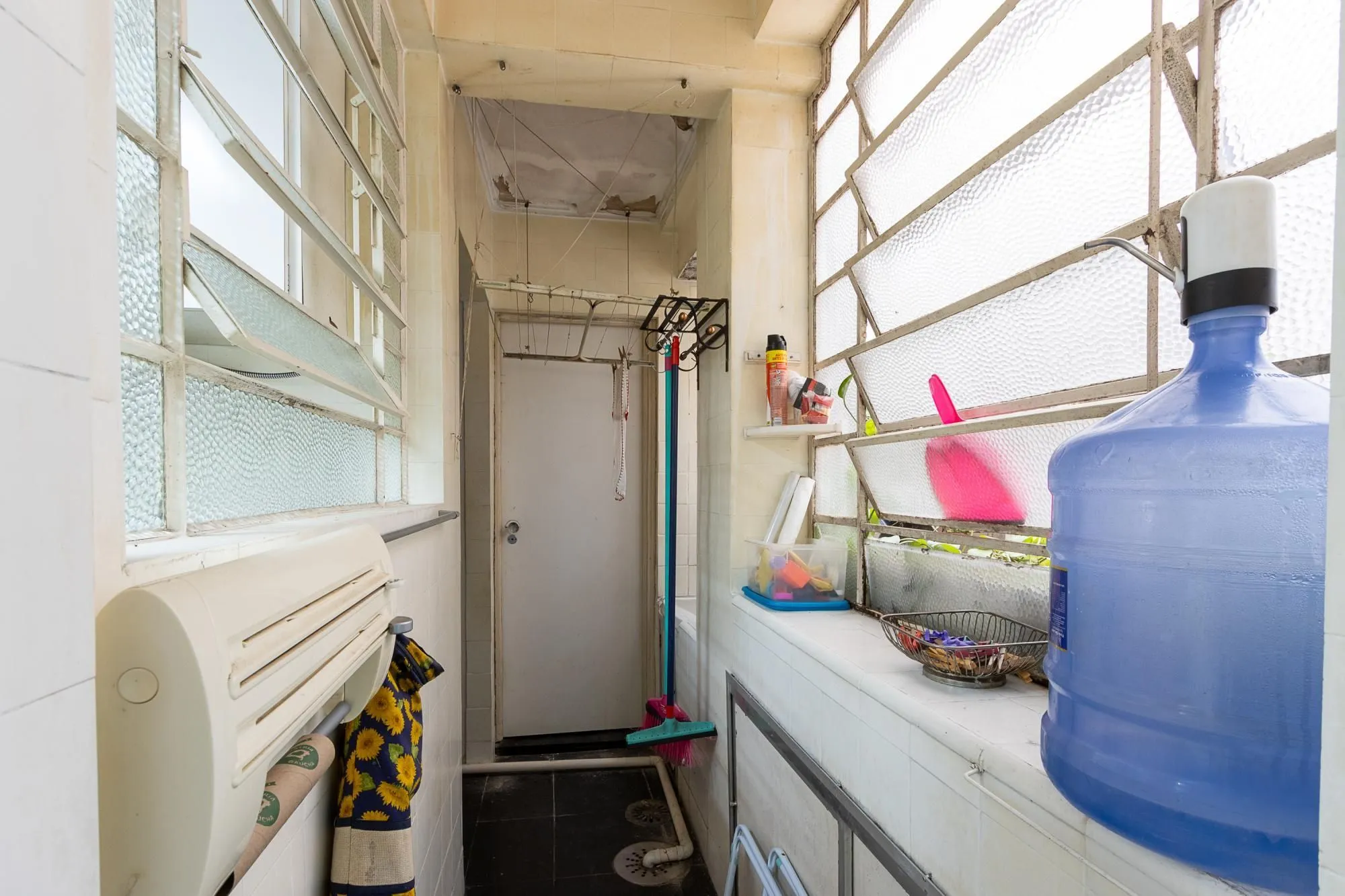 Imagem Apartamento frente à fundos, 3 dormitórios, 1 vaga escriturada - Centro Histórico