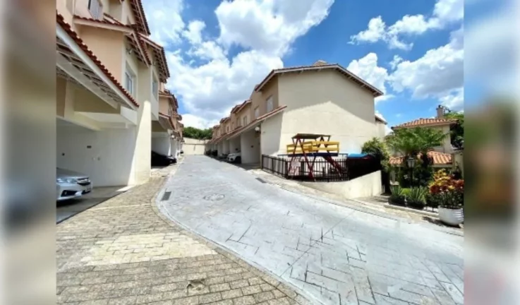 Foto do imóvel VENDE-SE LINDA CASA TRIPLEX DE 153M², 4 DORMITÓRIOS, EM EXCELENTE CONDOMÍNIO FECHADO!