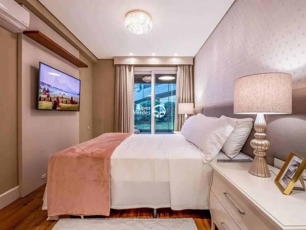 Imagem Vende-se Apartamento no Centro de Gramado, com 3 quartos