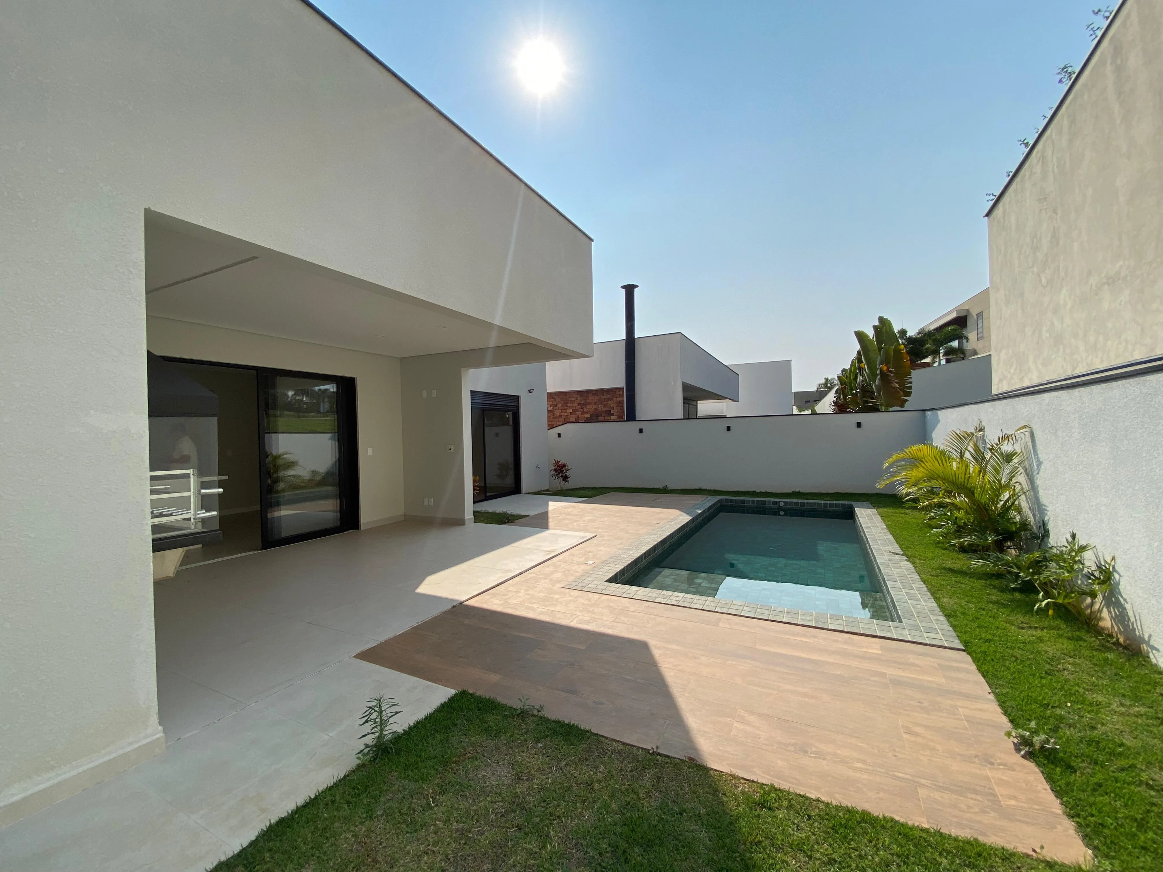 Imagem Residência de Elegância Única: Casa Exclusiva no Alphaville com Design Sofisticado e Área de Lazer Impecável