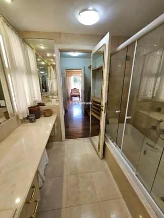 Imagem Casa à venda, na Cidade Jardim com 2 quartos, 2 salas, 5 banheiros, 4 vagas.