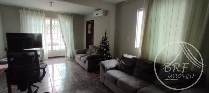 Imagem Vendo Casa em Serraria São José SC de 3 dorm.(Suíte) + Edícula c/churrasq.