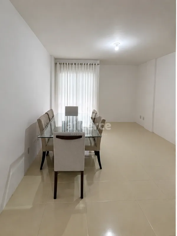 Imagem Apartamento Recém reformado, semi mobiliado 2 Dormitórios , elevador, piscina, Barreiros, São José/SC