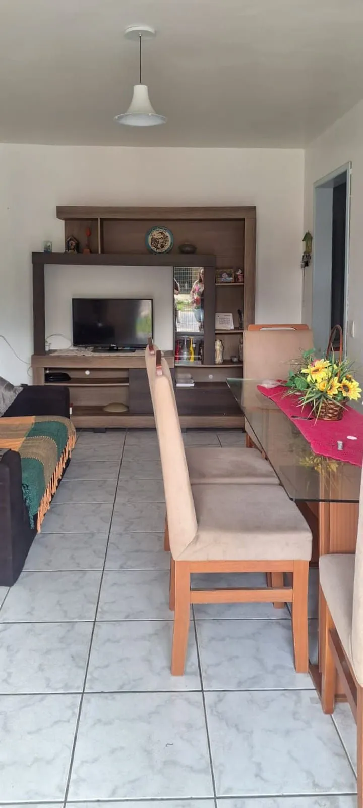 Imagem Casa no centro de Tramandaí com 3 dorm, 2 banh + edícula completa, garagem 2 carros com churrasqueira, próxima à Av. Fernandes Bastos.