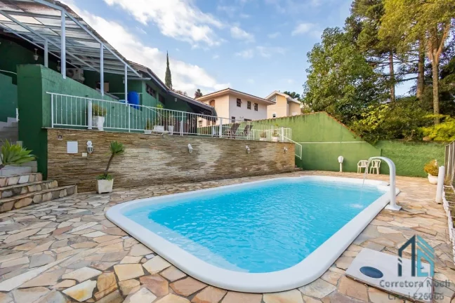 Imagem Casa Alto Padrão, amplo terreno, 03 quartos c/suíte, piscina, 8 vagas, em Santa Felicidade Curitiba PR