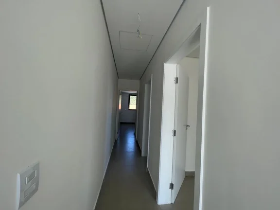 Imagem Casa com 3 Suítes e Piscina - Santana de Parnaíba/SP