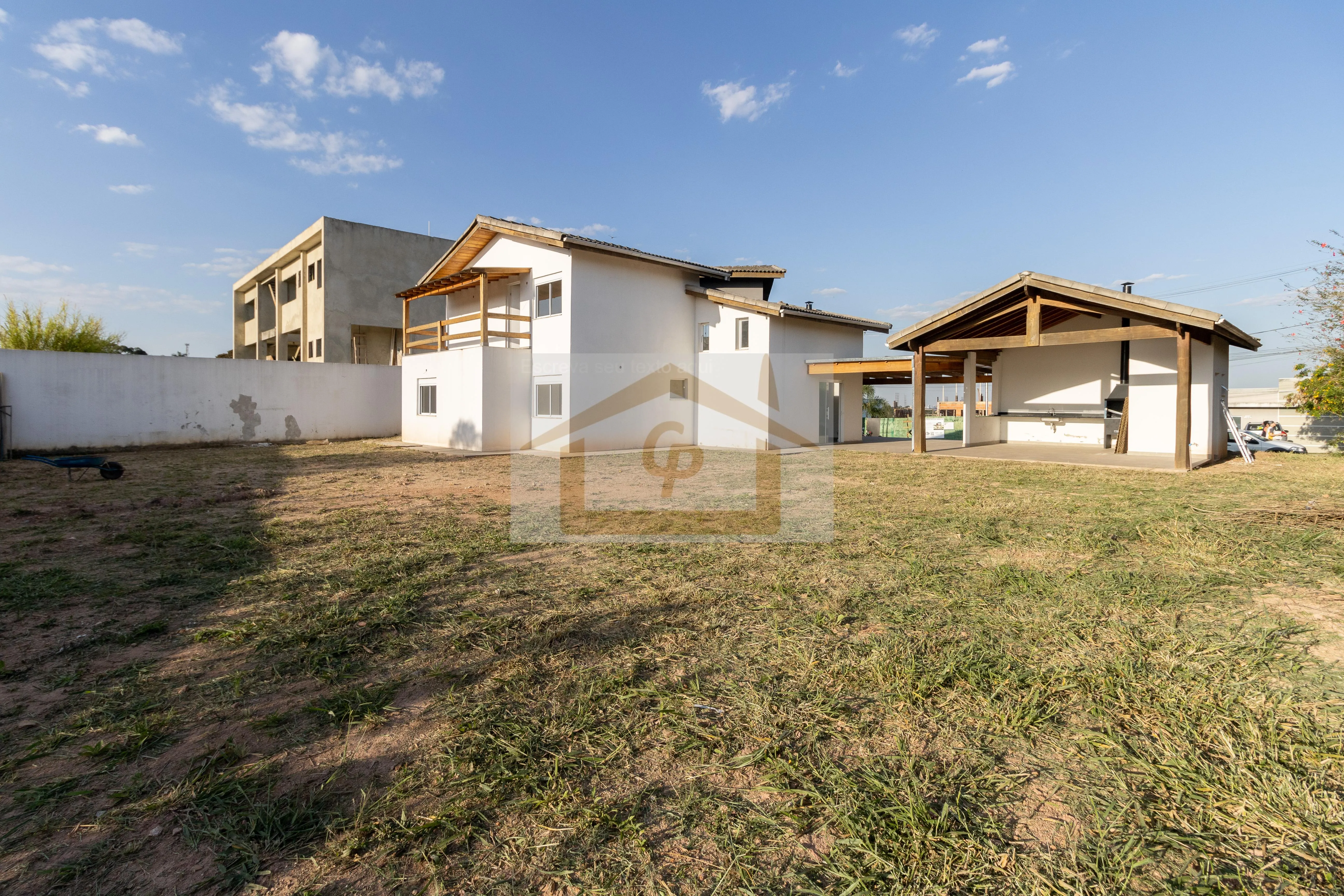 Imagem terreno 1000 metros, Casa com 2 suítes no andar térreo + um suíte no superior *varanda