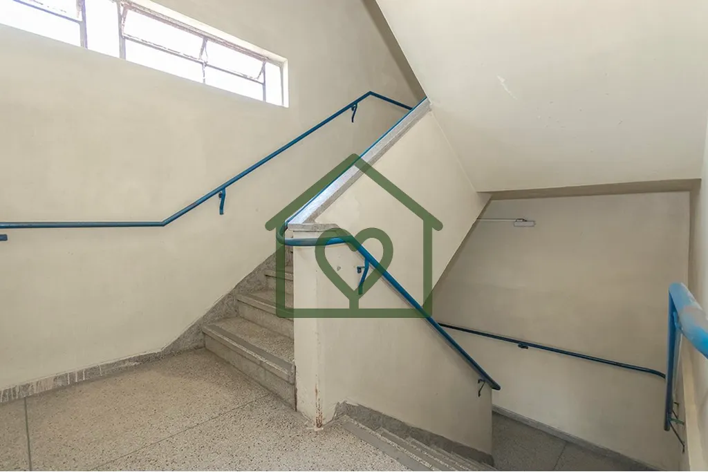 Imagem Descubra o seu novo lar em Porto Alegre, RS! Este charmoso apartamento localizado na Av. Princesa Is...