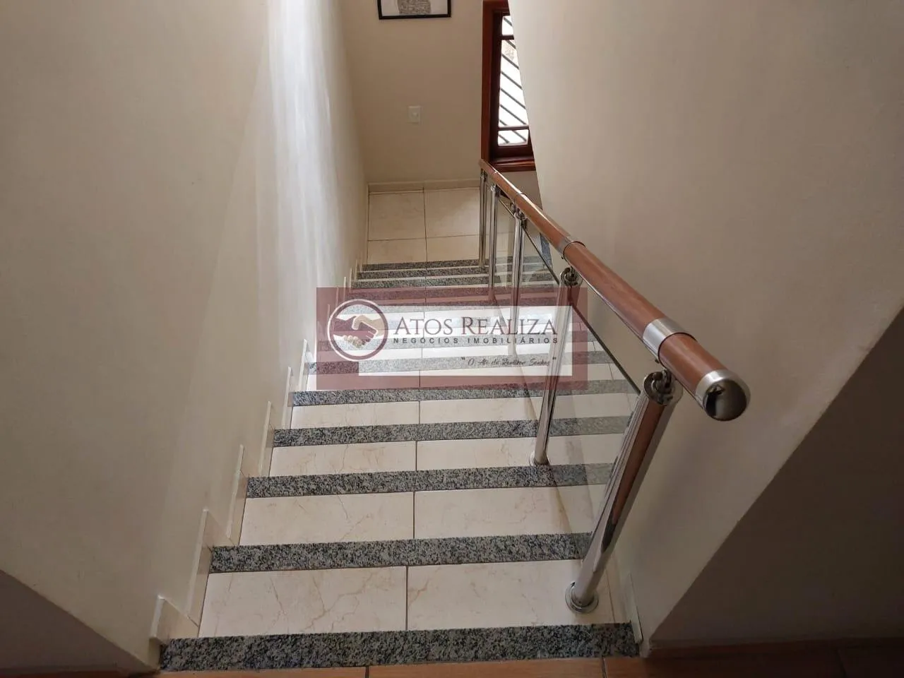 Imagem Sobrado à Venda no Jardim Marajoara, SP: 3 Dorms, 4 Vagas de Garagem, 358m², R$1,3 Mi