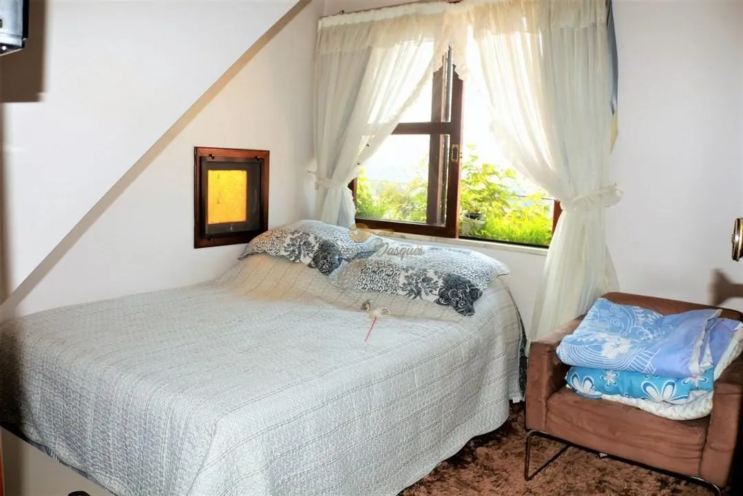 Imagem Casa em Condomínio para Venda em Teresópolis / RJ no bairro Iucas