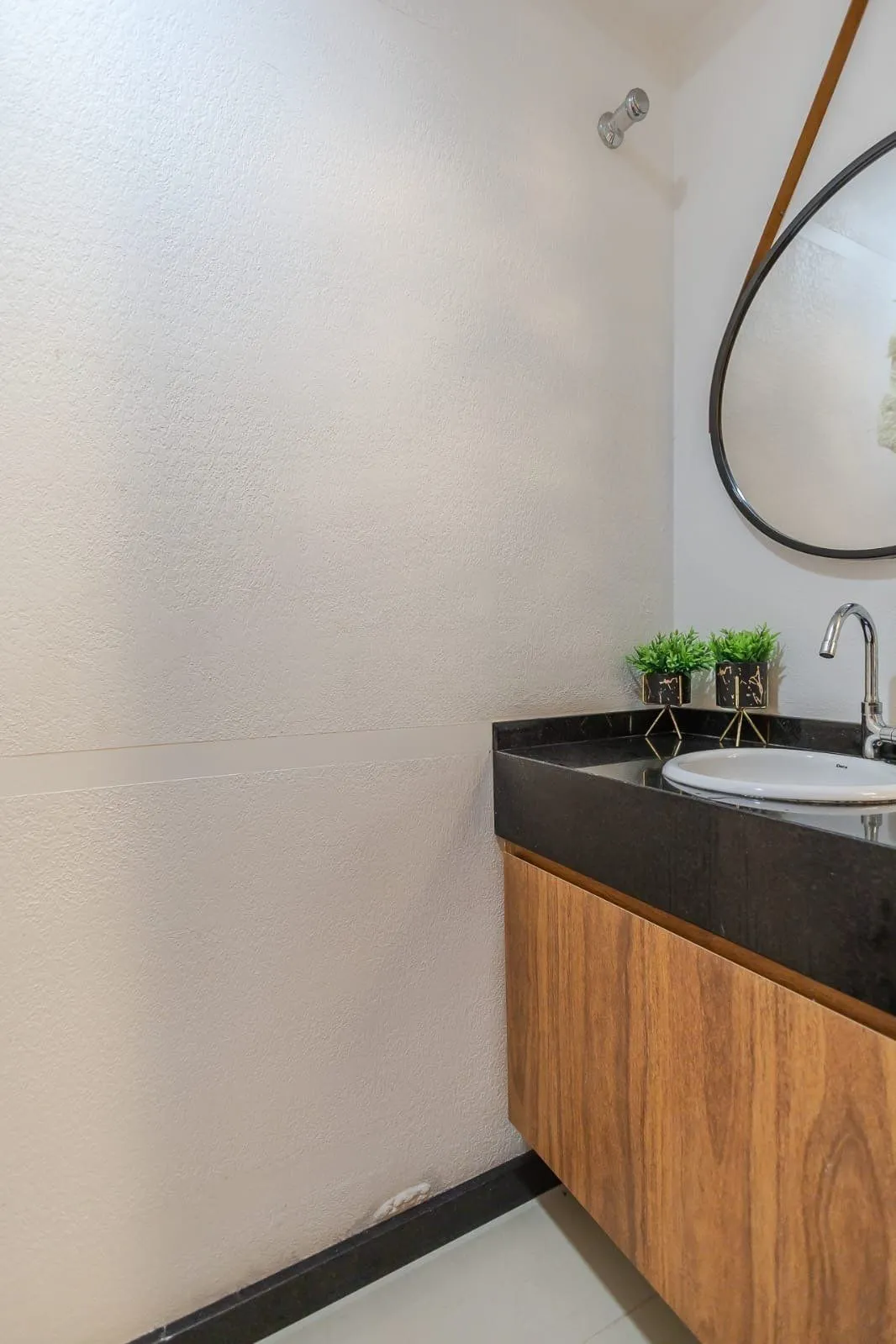 Imagem Casa em Condomínio com 3 quartos, 3 vagas e 184m² para vender por R$ 1.180.000 Rua Adriano Pereira Da Silva - Vila Nova, Porto Alegre